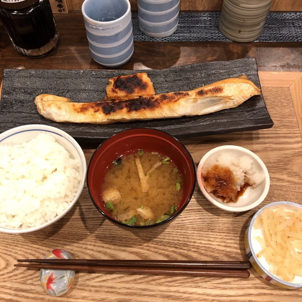 本厚木駅構内にあります 定食のお店で しんぱち食堂 本厚木店 ツクツク グルメ 投稿型グルメデーターベース
