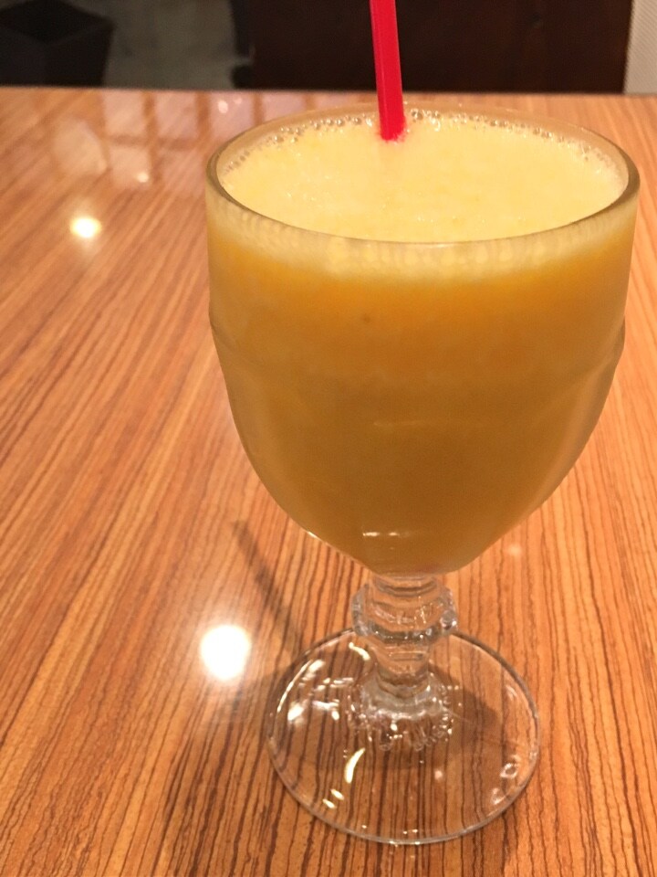 果物屋さんでパフェやフルーツジュース ミキフルーツカフェ ツクツク グルメ 投稿型グルメデーターベース