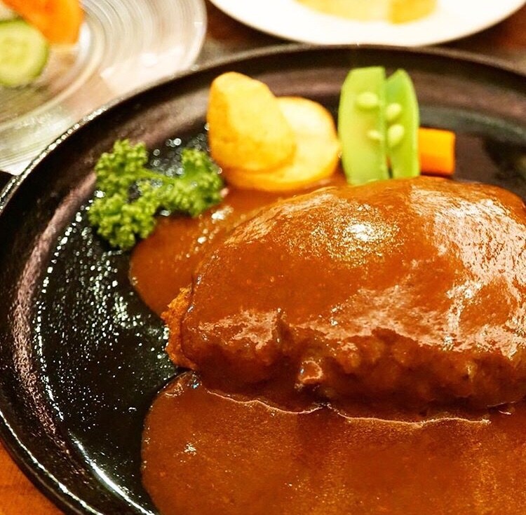 デミグラスソースのハンバーグとてもお 三栗 Kitchen Mikuri ツクツク グルメ 投稿型グルメデーターベース