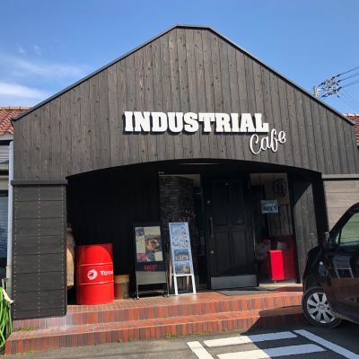 INDUSTRIAL CAFE