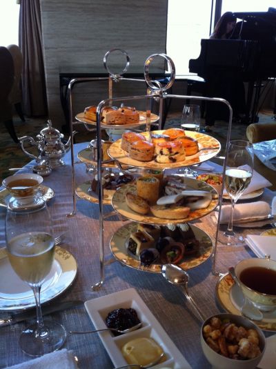 憧れのシャングリラホテル東京のロビー ザ ロビーラウンジ シャングリ ラ ホテル東京 ツクツク グルメ 投稿型グルメデーターベース