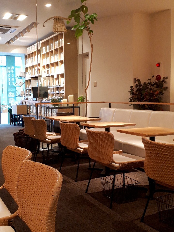 店内は洗練されたオシャレな空間です 田頭茶舗 金座街店 ツクツク グルメ 投稿型グルメデーターベース