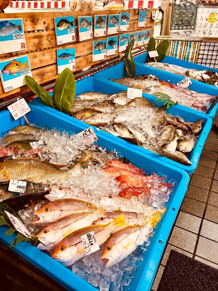 沖縄県中部にある地元が集まる ネーブ ネーブル嘉手納 鮮魚市場 ツクツク グルメ 投稿型グルメデーターベース