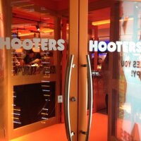 HOOTERS OSAKA